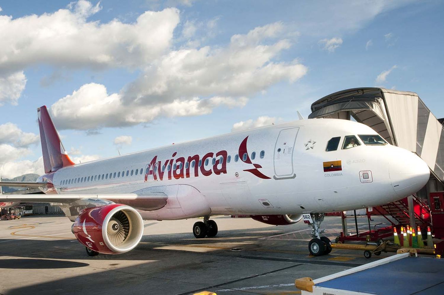 Avianca incrementa sus vuelos en Colombia y la región luego de transportar 936.755 pasajeros desde el reinicio de operaciones