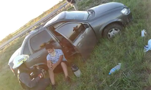 Una familia dio tres vuelcos en Ruta 14  y se salvó de milagro