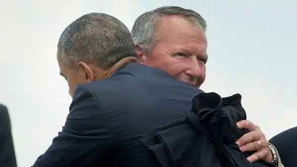 Obama llega a Orlando y se reúne con familiares de las víctimas