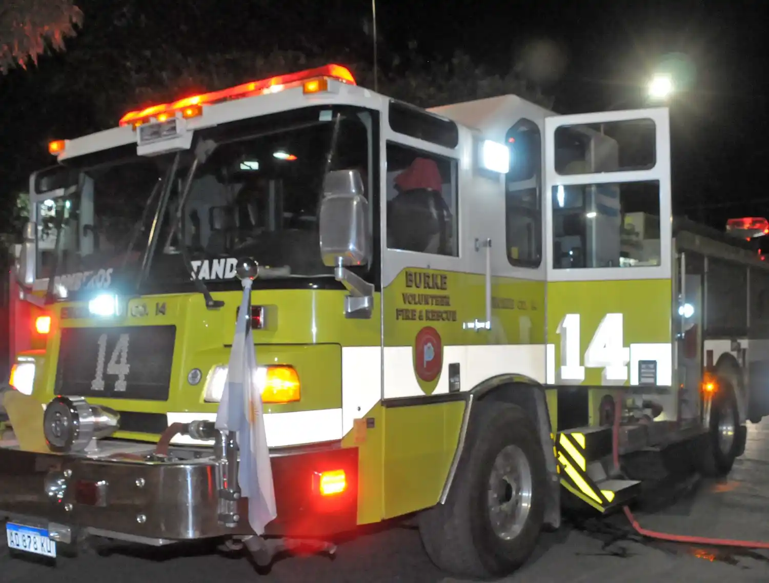 Bomberos sofocaron un incendio en Necochea al 200