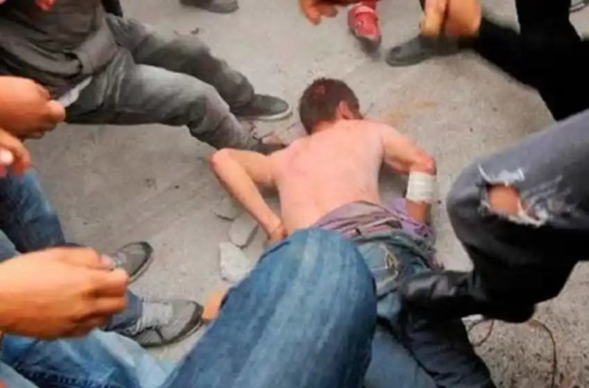 Un grupo de vecinos linchó a un hombre acusado de haber abusado sexualmente de una menor