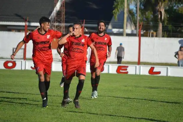 Atlético María Grande supo darle un cierre a cada tiempo