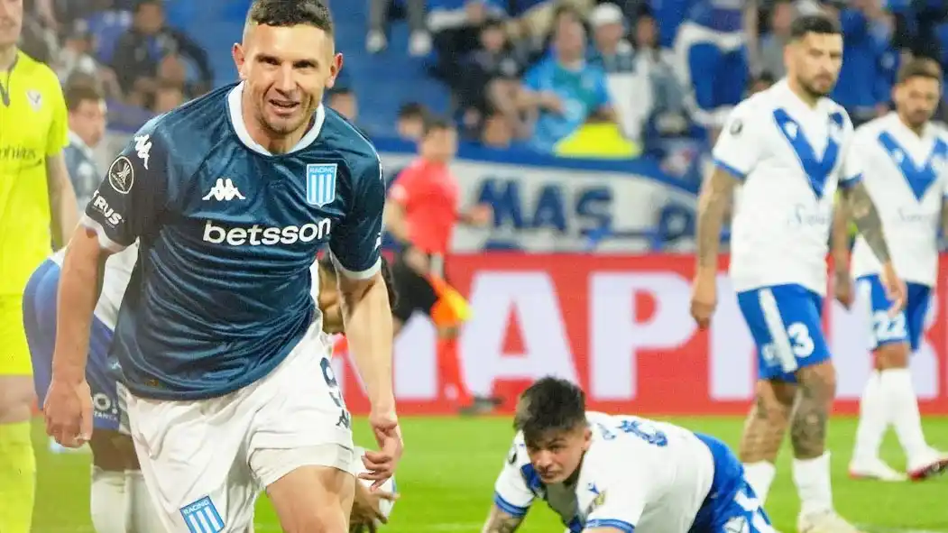 Racing le ganó de visitante a Vélez por 1-0 en la ida de los cuartos de final