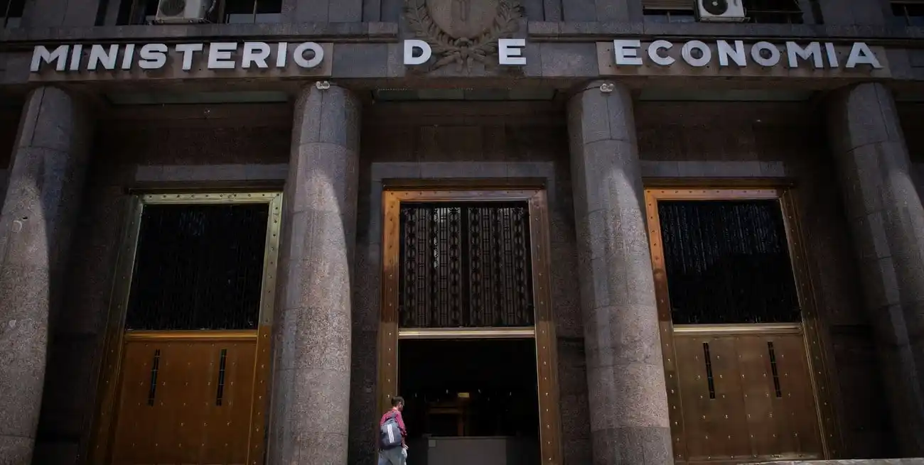 Fachada del Ministerio de Economía, en la ciudad de Buenos Aires. Crédito: Xinhua/Martín Zabala.
