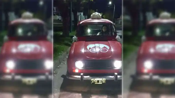 Su mamá le regaló un auto y lo chocó a los 10 segundos