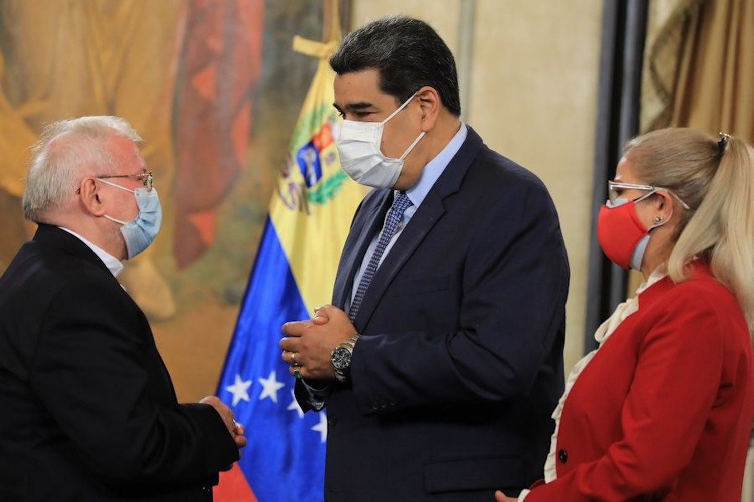 ¡BOCHORNOSO! Nuncio apostólico no acepta condecoración de Maduro