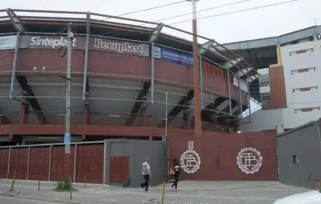 Súperliga: hinchas visitantes en uno de los partidos de la primera fecha