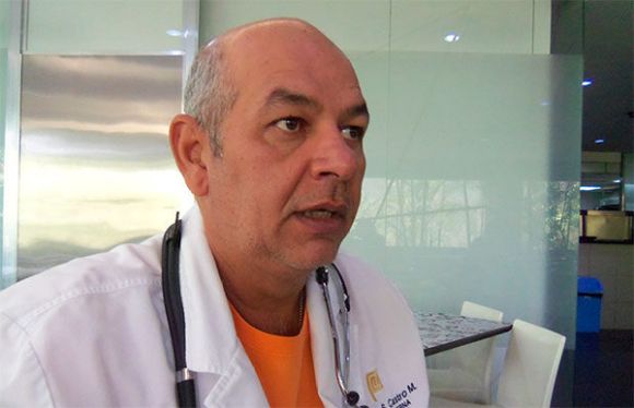 «Se debe vacunar a 80% de la población»: el reto que plantea el infectólogo Julio Castro