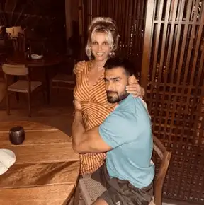 Britney y su prometido. Foto Instagram