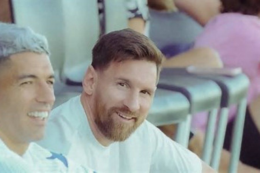 Lionel Messi estuvo presente en el predio de Newell's junto a Luis Suárez