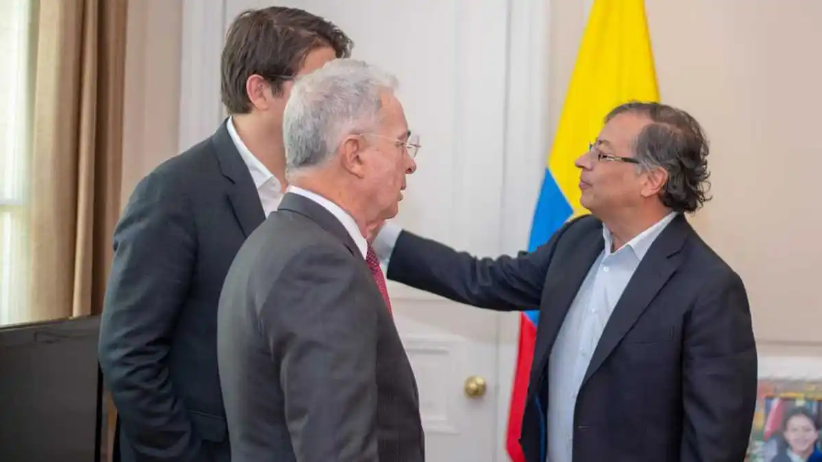 Uribe pide que no estigmaticen a Petro de NEO COMUNISMO ni a él como de EXTREMA DERECHA