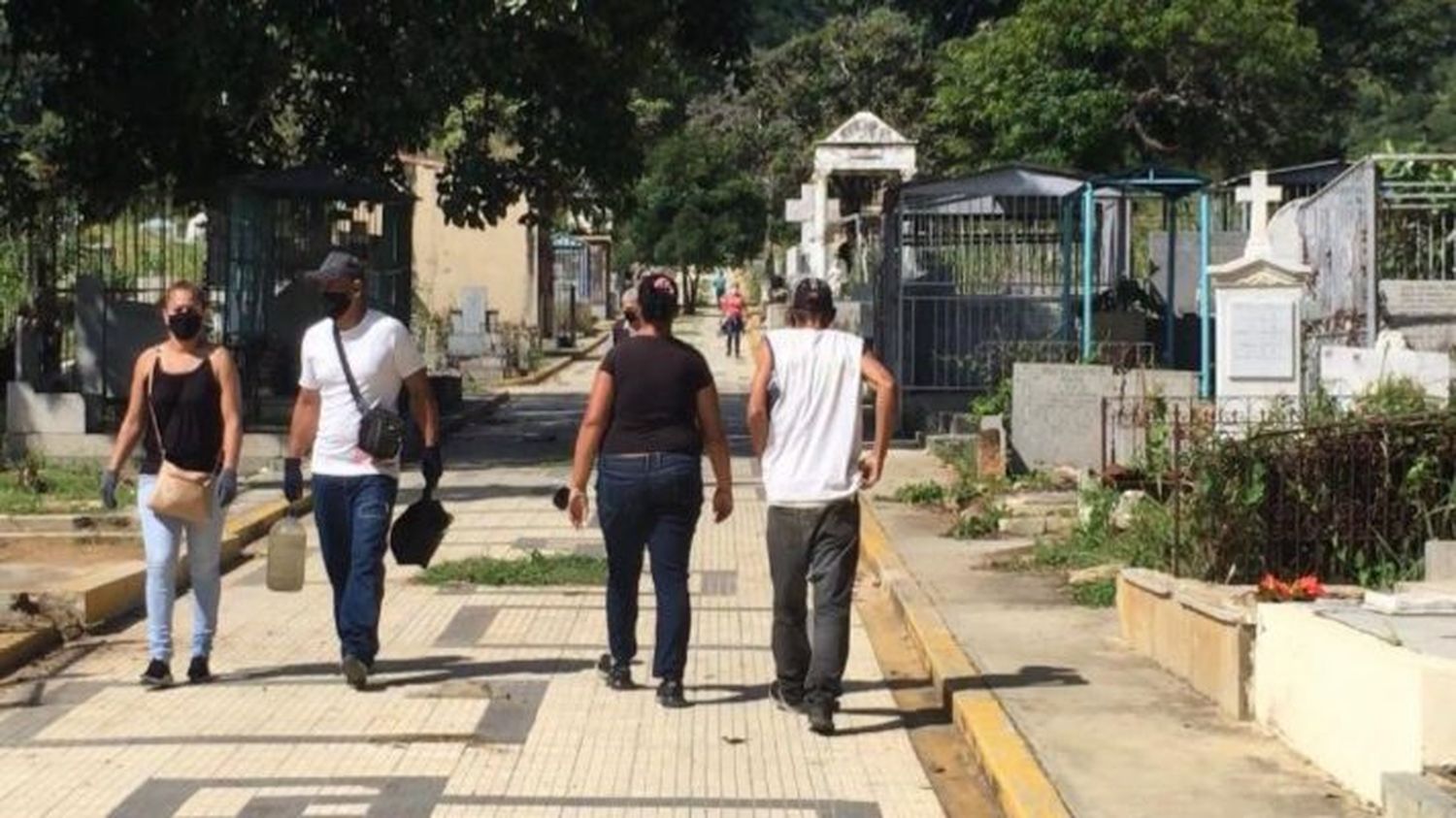 HONRAR a los muertos «DESBARATA» el presupuesto
