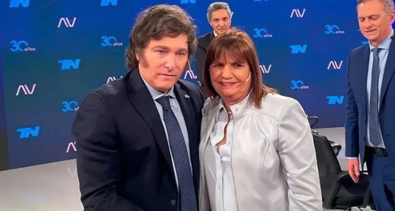 En los estudios de A Dos Voces, Milei y Bullrich intercambiaron un abrazo