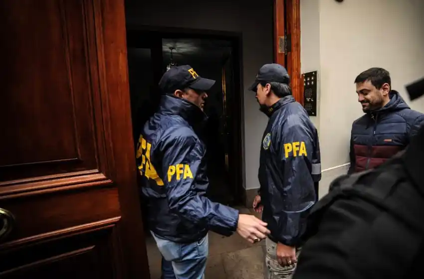 Allanamientos a Cristina: comenzaron en el departamento de Recoleta