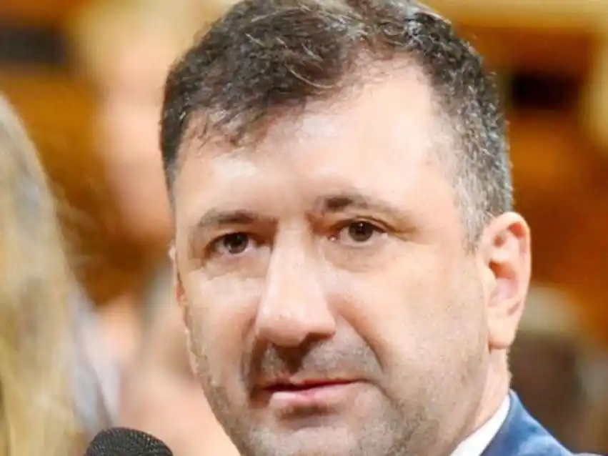 Kueider reapareció en público y acusó al kirchnerismo de buscar la caída del Presidente