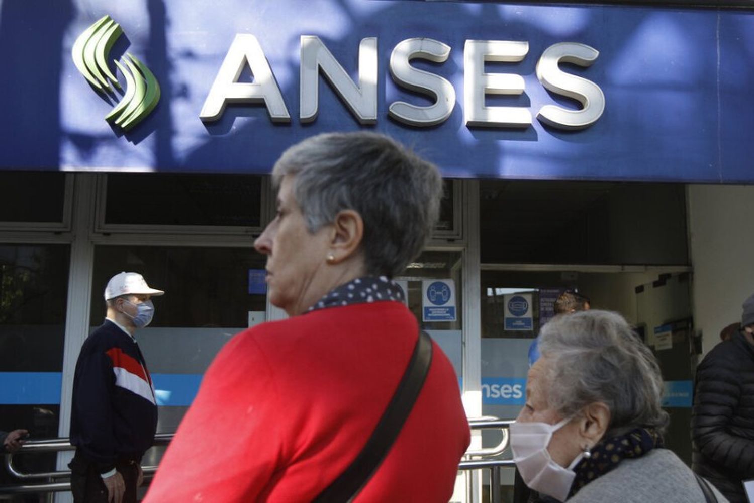 Unos 10.000 empleados estatales estarían en condiciones de jubilarse