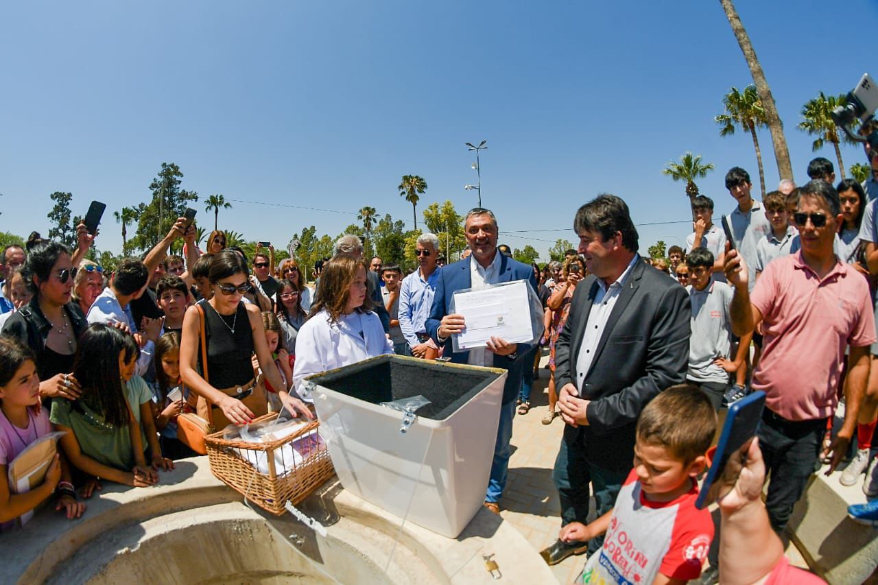 Miramar comenzó a las celebraciones con el sellado de una cápsula del tiempio