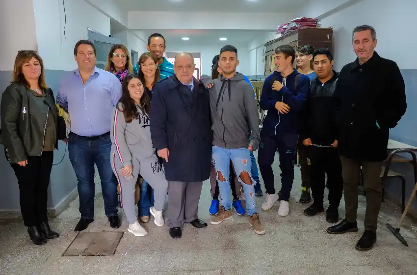 Arroyo recorrió la Escuela N°58 y le pidió "disculpas a los alumnos"