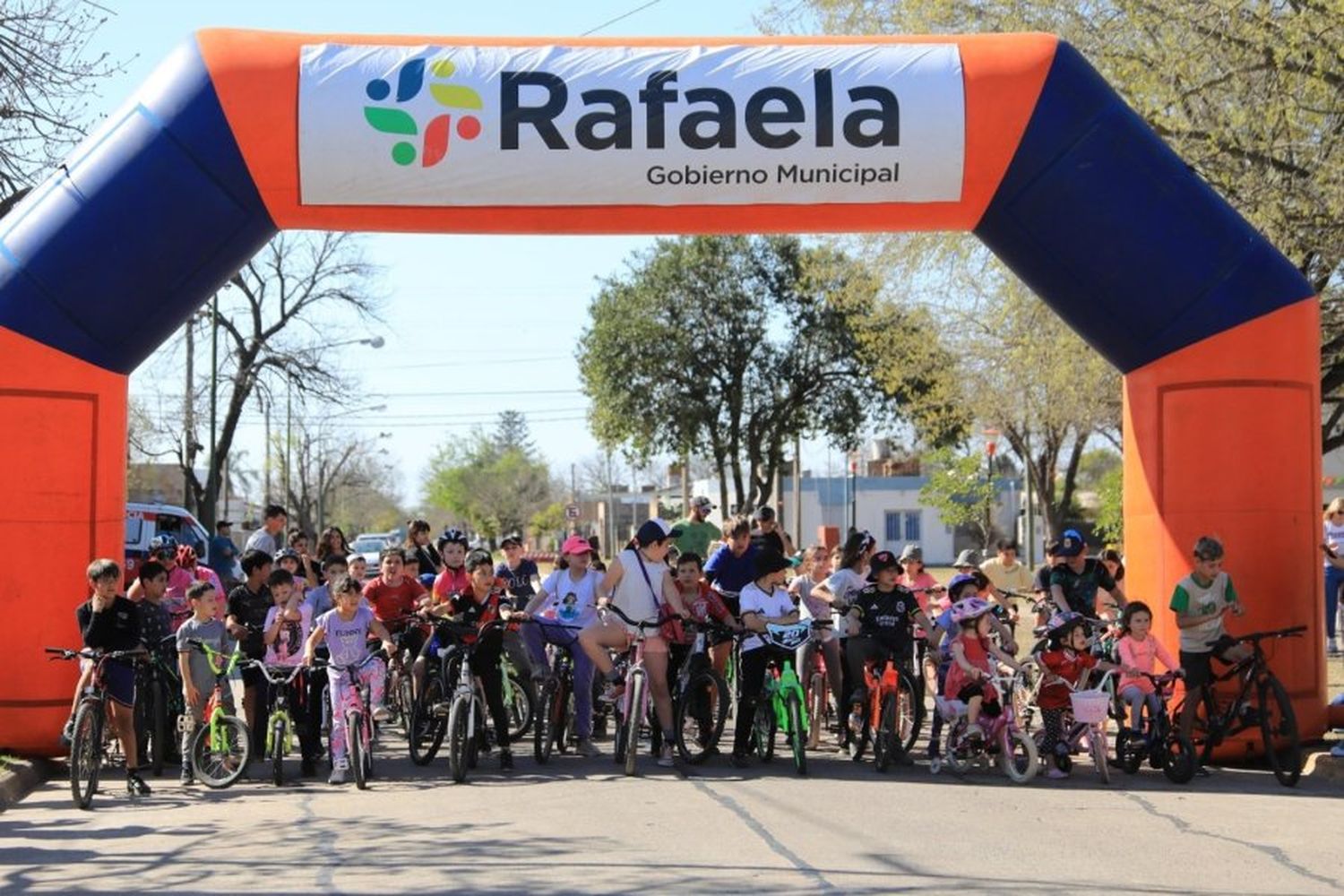 “Ciclismo en los barrios” se sumó a los festejos del barrio Los Nogales