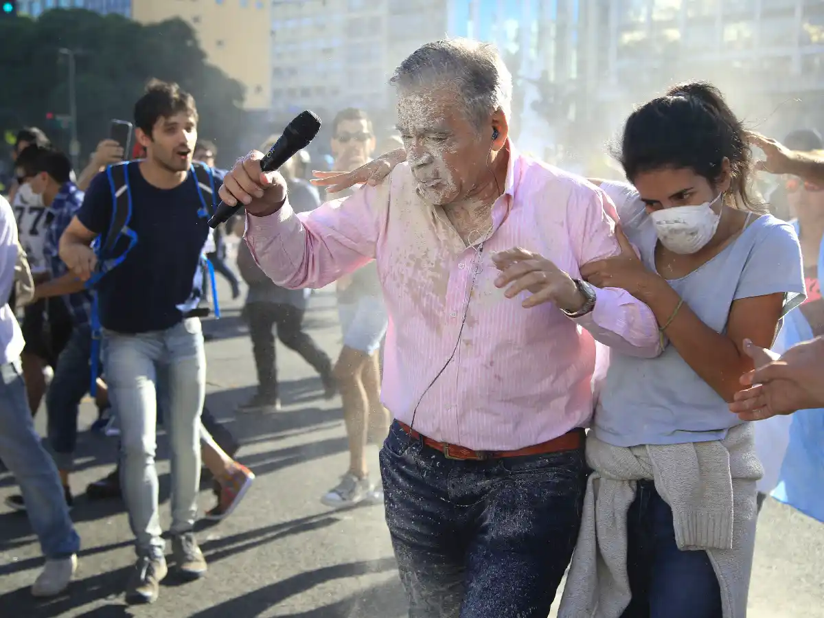 La Iglesia lamentó agresiones a periodistas en incidentes frente al Congreso