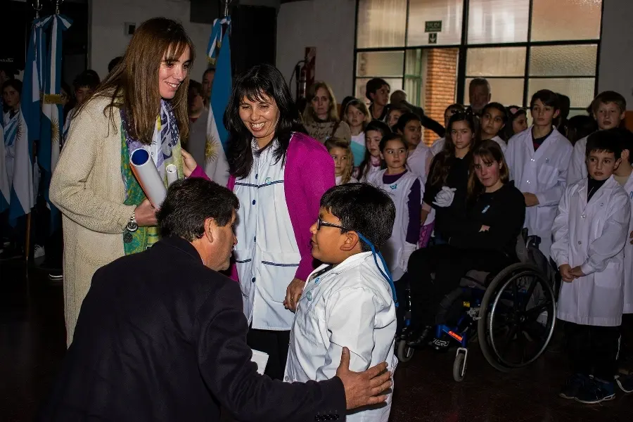 Emotivo acto de promesa de lealtad a la bandera en Lobería