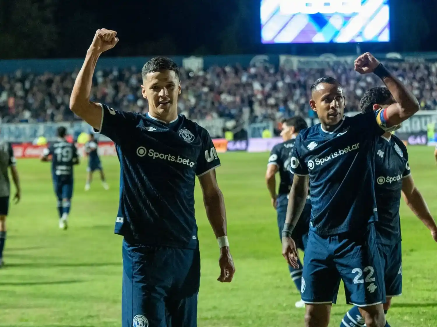 Independiente Rivadavia sigue puntero en la zona B.