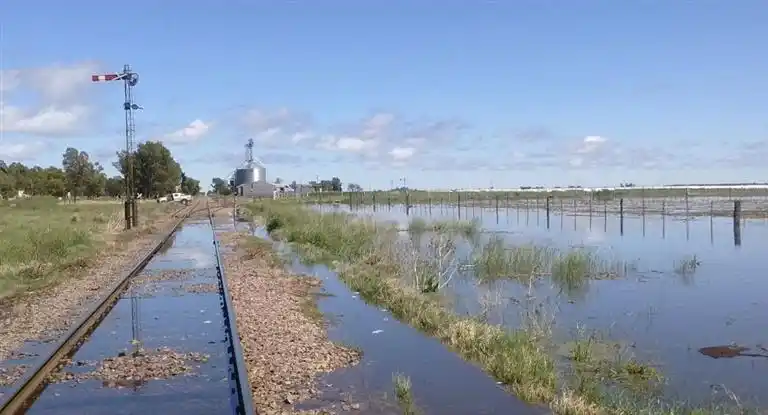 Convocan a reunión urgente a la comisión de Emergencia por los incendios y las inundaciones en la provincia