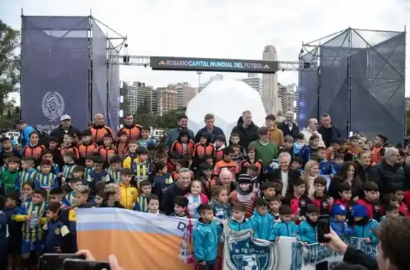 Inauguraron un monumento en homenaje a los mundialistas rosarinos