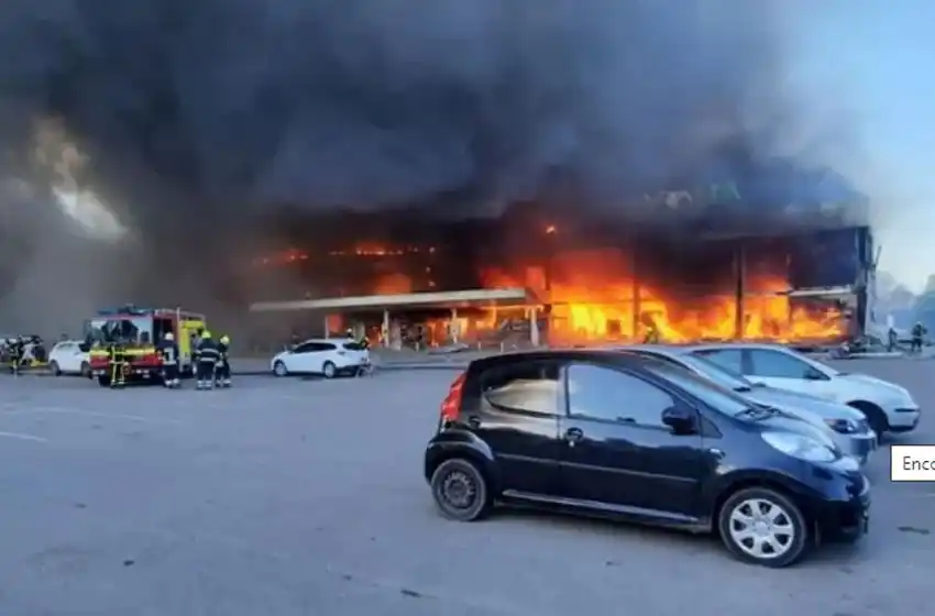 Un misil ruso destruyó un centro comercial en Ucrania: al menos 10 muertos y 40 heridos
