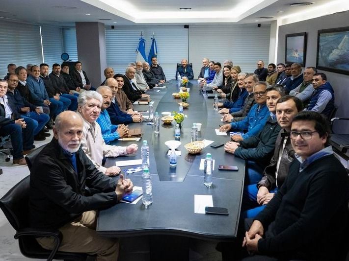 Gildo Insfrán con intendentes: “Con unidad y 
solidaridad afianzaremos lo que hemos logrado”