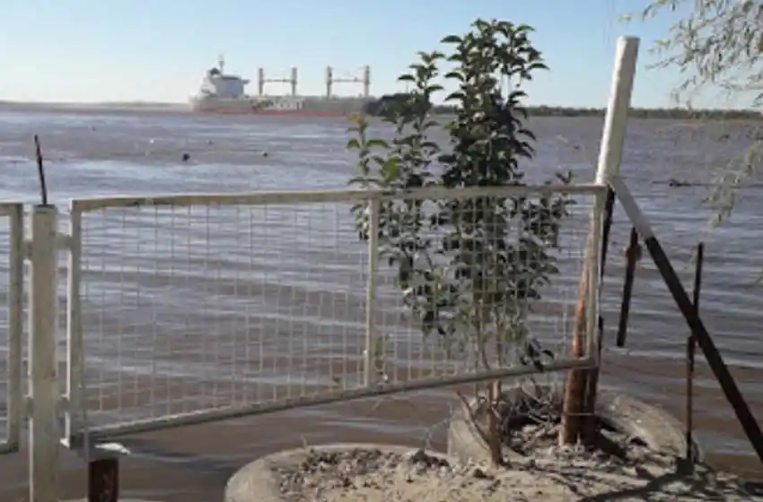 Buscan a un hombre que cayó al río Paraná