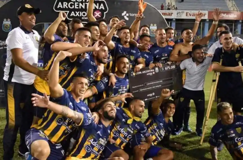 Dock Sud, el cuarto equipo del ascenso que elimina a uno de Primera