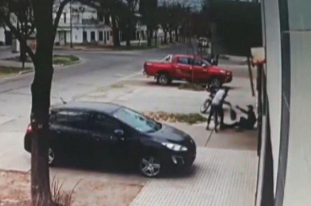 Rosario: le robó sin resistencia, pero igual lo baleó