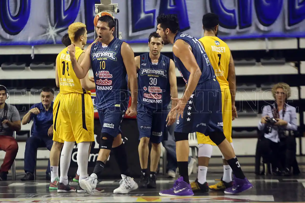 Peñarol se entona para el clásico, con Leo de estandarte