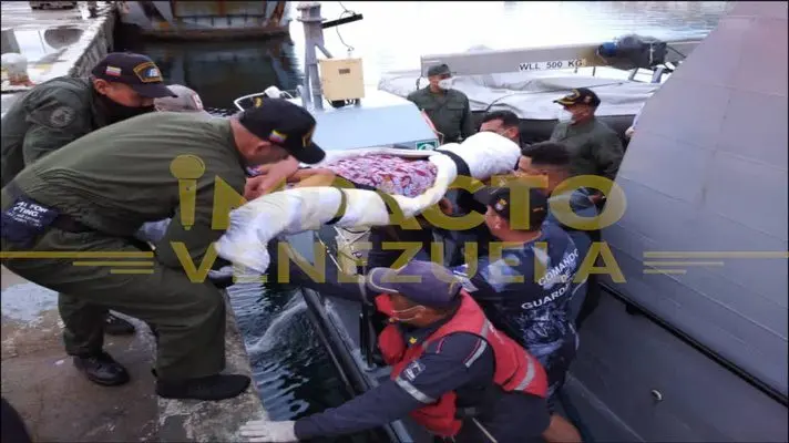 ¡AYUDA! Madre de la niñera víctima del naufragio llega a Pariata para conocer su estado