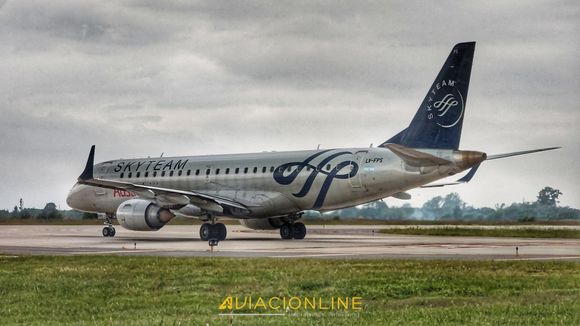 Por el cierre del aeropuerto de Resistencia, Aerolíneas Argentinas inició sus vuelos entre Córdoba y Corrientes