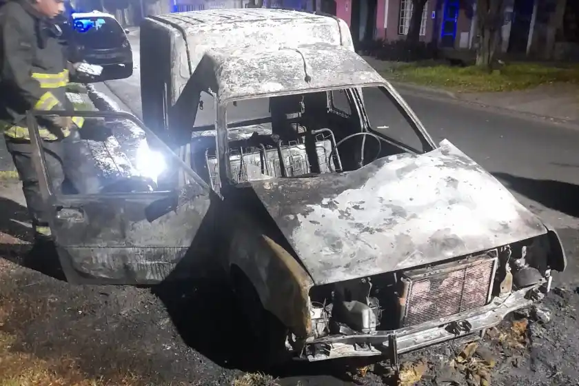 Incendio de una camioneta.