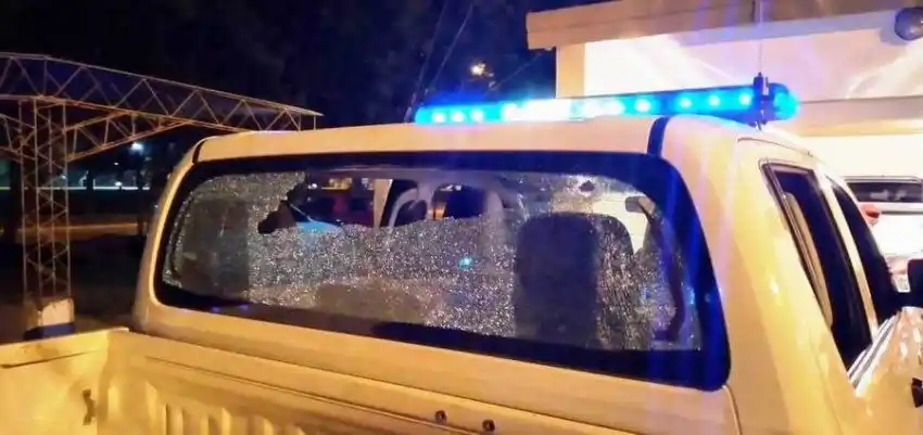 Disturbios en una cancha del barrio Eva Perón: varias personas fueron demoradas