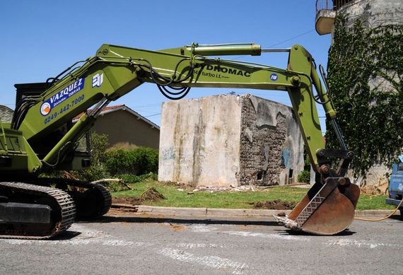 Tras el conflicto, se seguirá adelante con la demolición del viejo tanque del Falucho I
