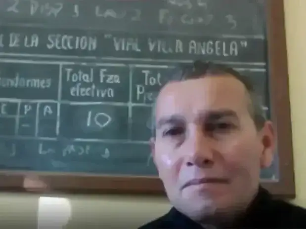 Condenado por explotación sexual escuchó su sentencia por Zoom, vació su casa y está prófugo