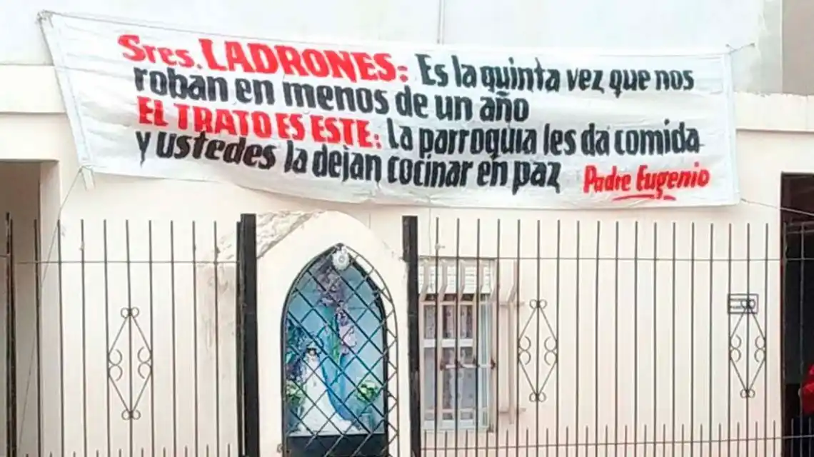 Cansado de los robos, un sacerdote ofrece comida a los ladrones en González Catán