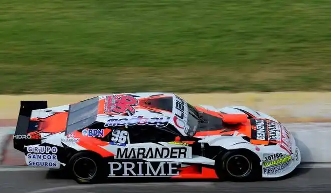 Juan Cruz Benvenuti ganó el TC pista en Buenos Aires