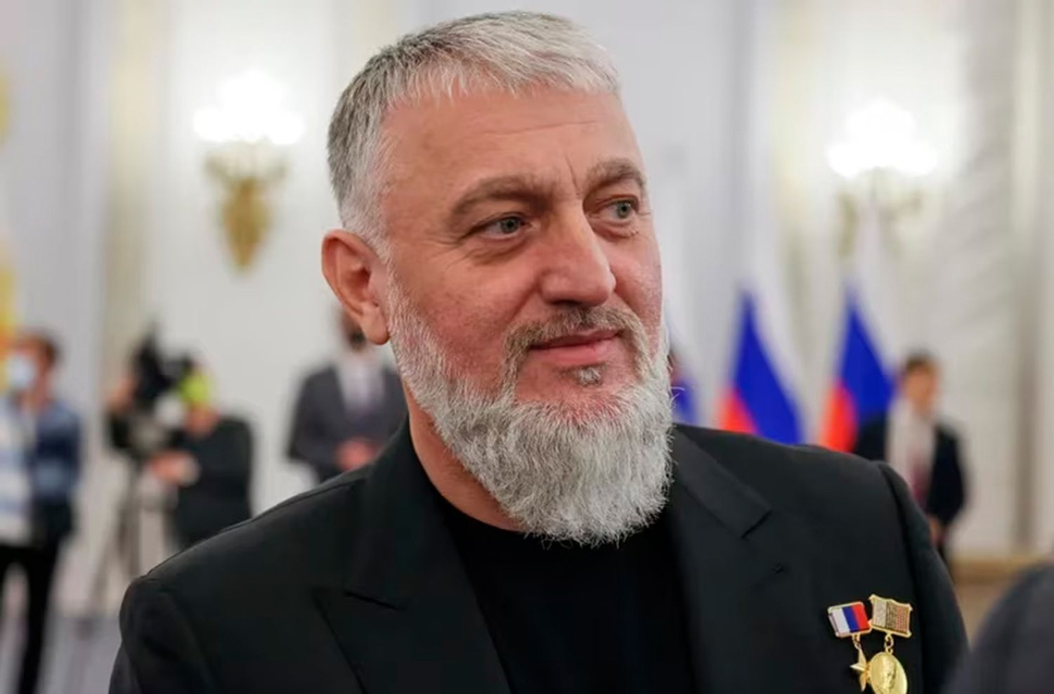 Un alto comandante checheno y miembro del Parlamento ruso fue herido en Ucrania y su jefe Ramzan Kadyrov pidió ayuda para encontrarlo