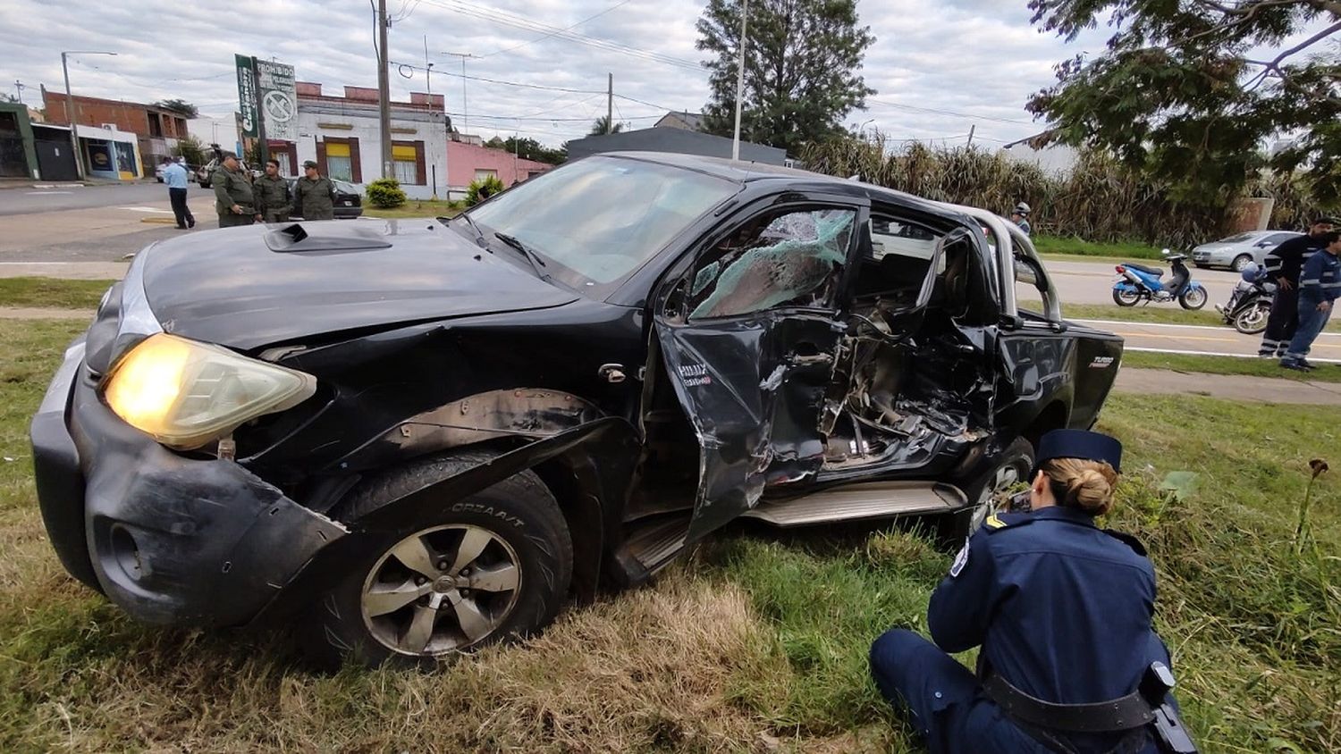 Otra camioneta chocó contra un tren de carga