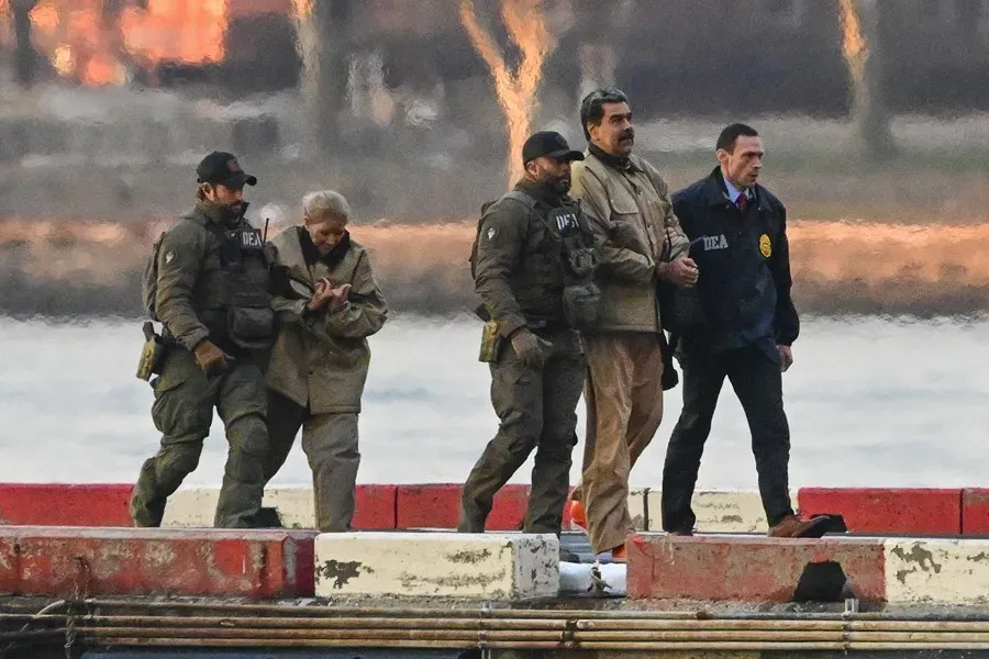 Maduro y su esposa son trasladados al Tribunal . EFE