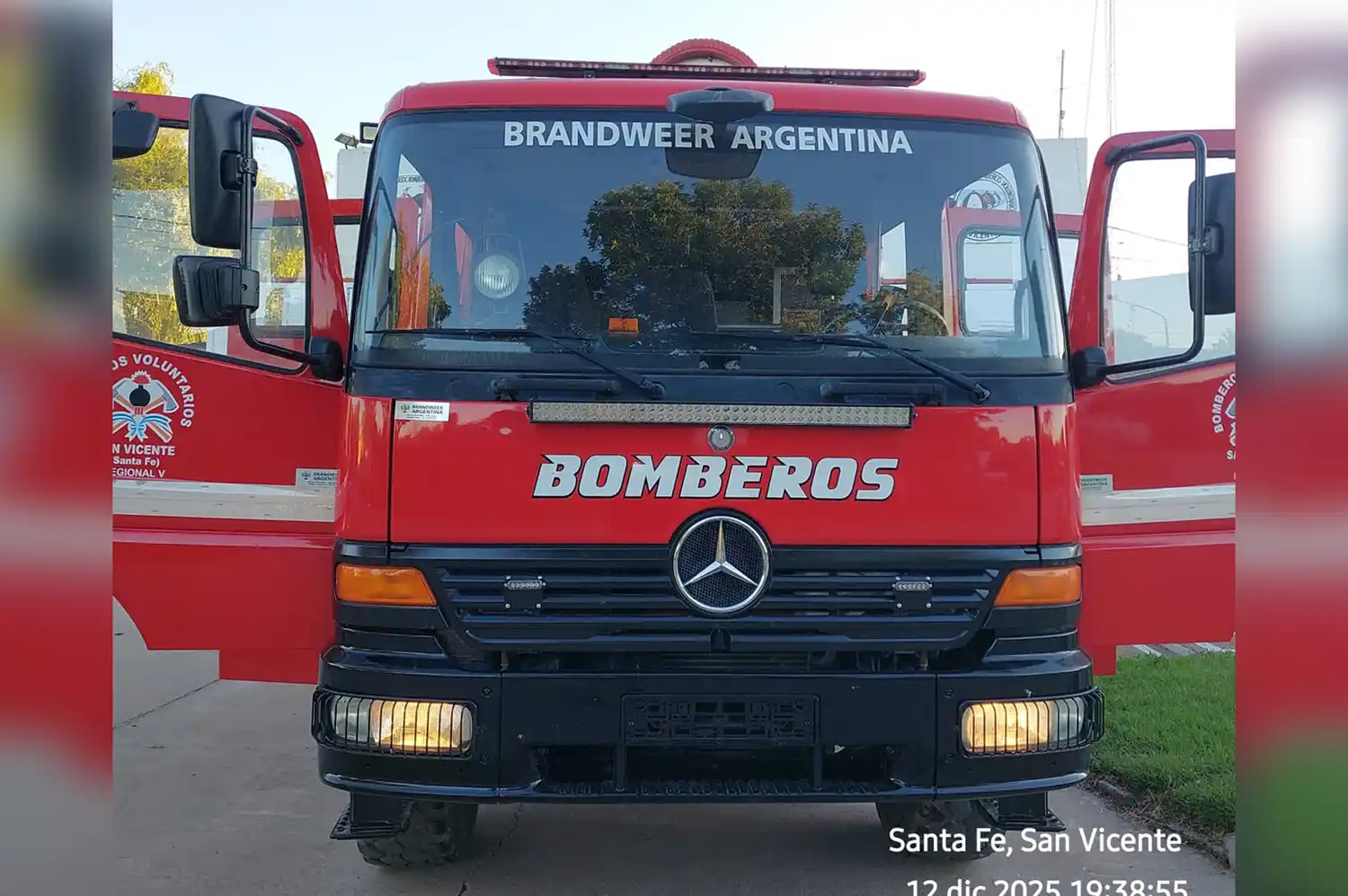 Bomberos Voluntarios de San Vicente incorporaron una nueva autobomba Mercedes Benz 4x4