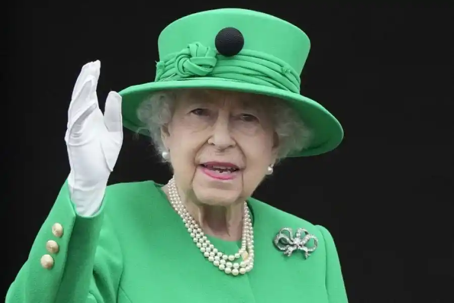 La reina Isabel reapareció en el cierre de los festejos por sus 70 años en el trono