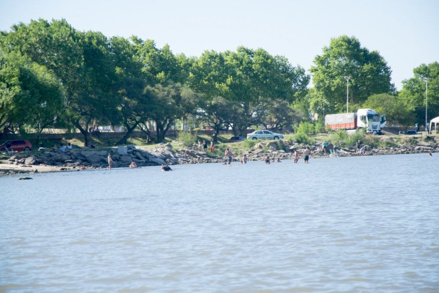 La zona de piedras del río Gualeguaychú están prohibidas para el uso de bañistas.