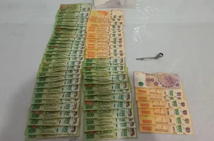 Intentó robar una camioneta en la zona de la vieja terminal y le encuentran una importante suma de dinero