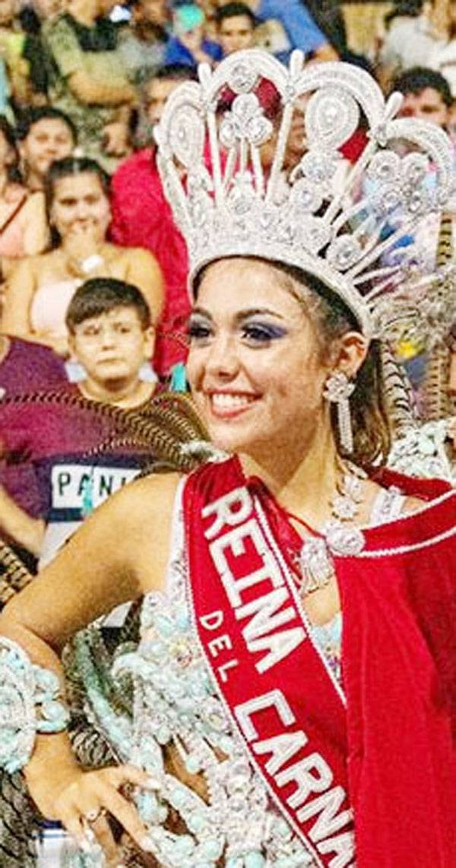 Lucía  Acevedo fue  coronada como la  nueva  soberana del Carnaval Federaense
